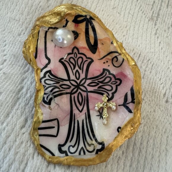 Handmade Decoupage Oyster Shell Trinket Dish Cross, Faith, Gold Trim - Picture 2 of 6